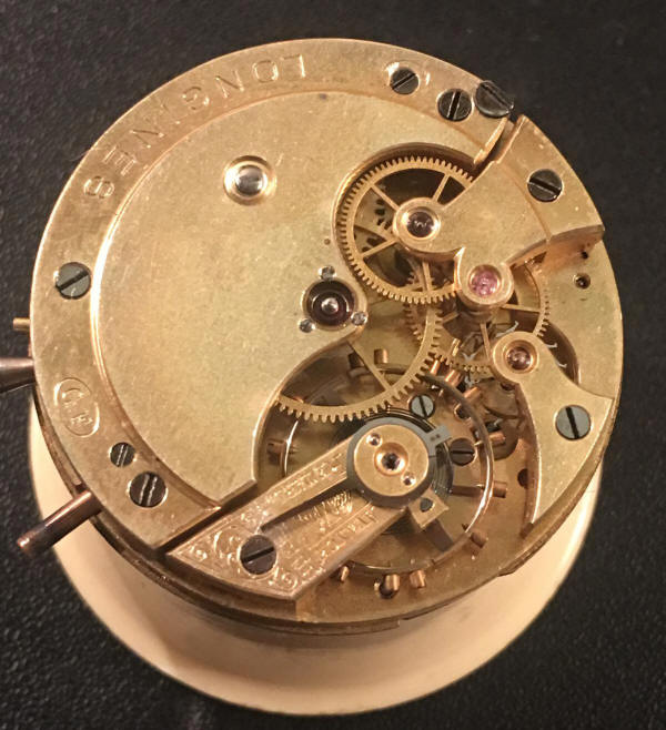 Dettaglio ingranaggi orologio in riparazione a Firenze