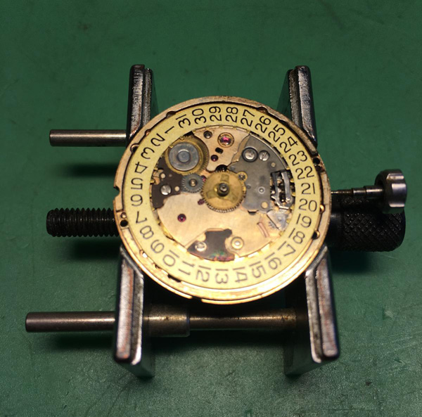 Riparazione e restauro orologi antichi a Firenze